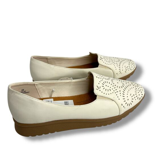 NEW Baretraps Amry Slip on Loafers Size 8 ivory Cream Lasercut Comfort Flats - Picture 5 of 11